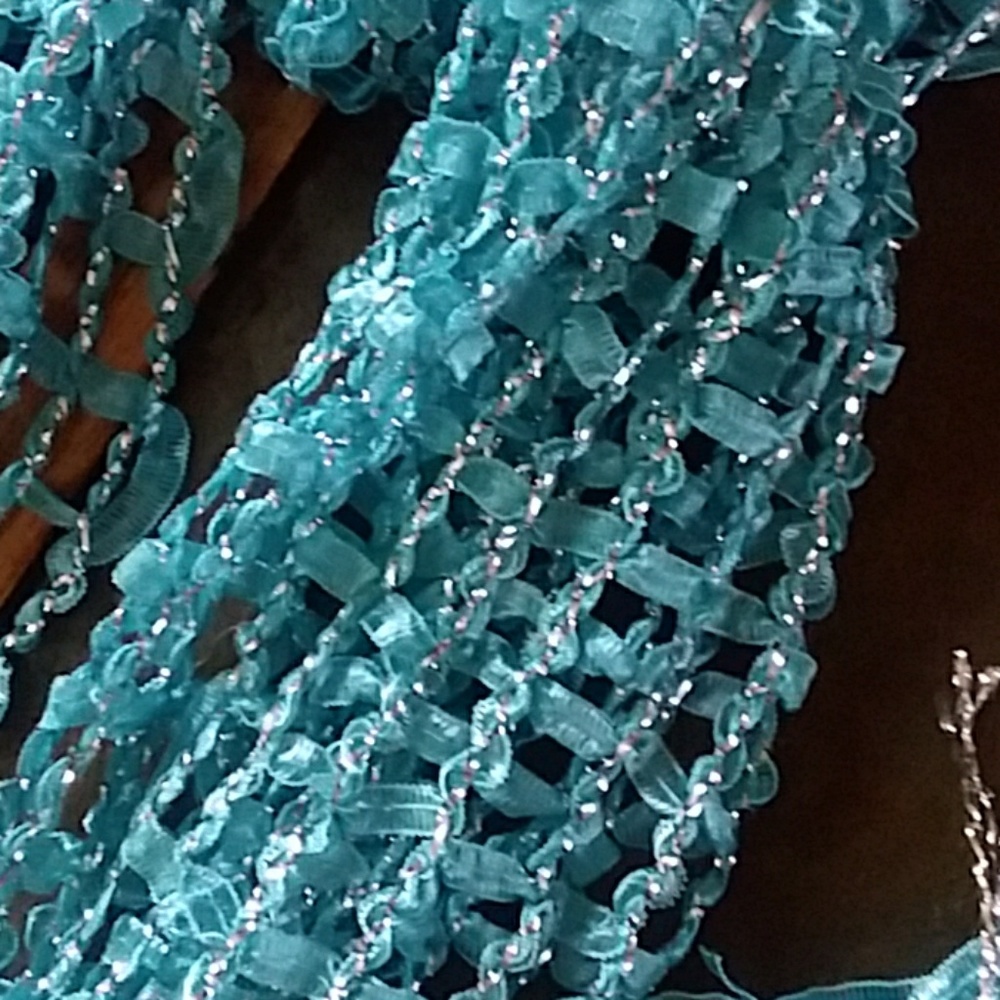 Beautiful Hand Made Scarf - Picture 2 of 4